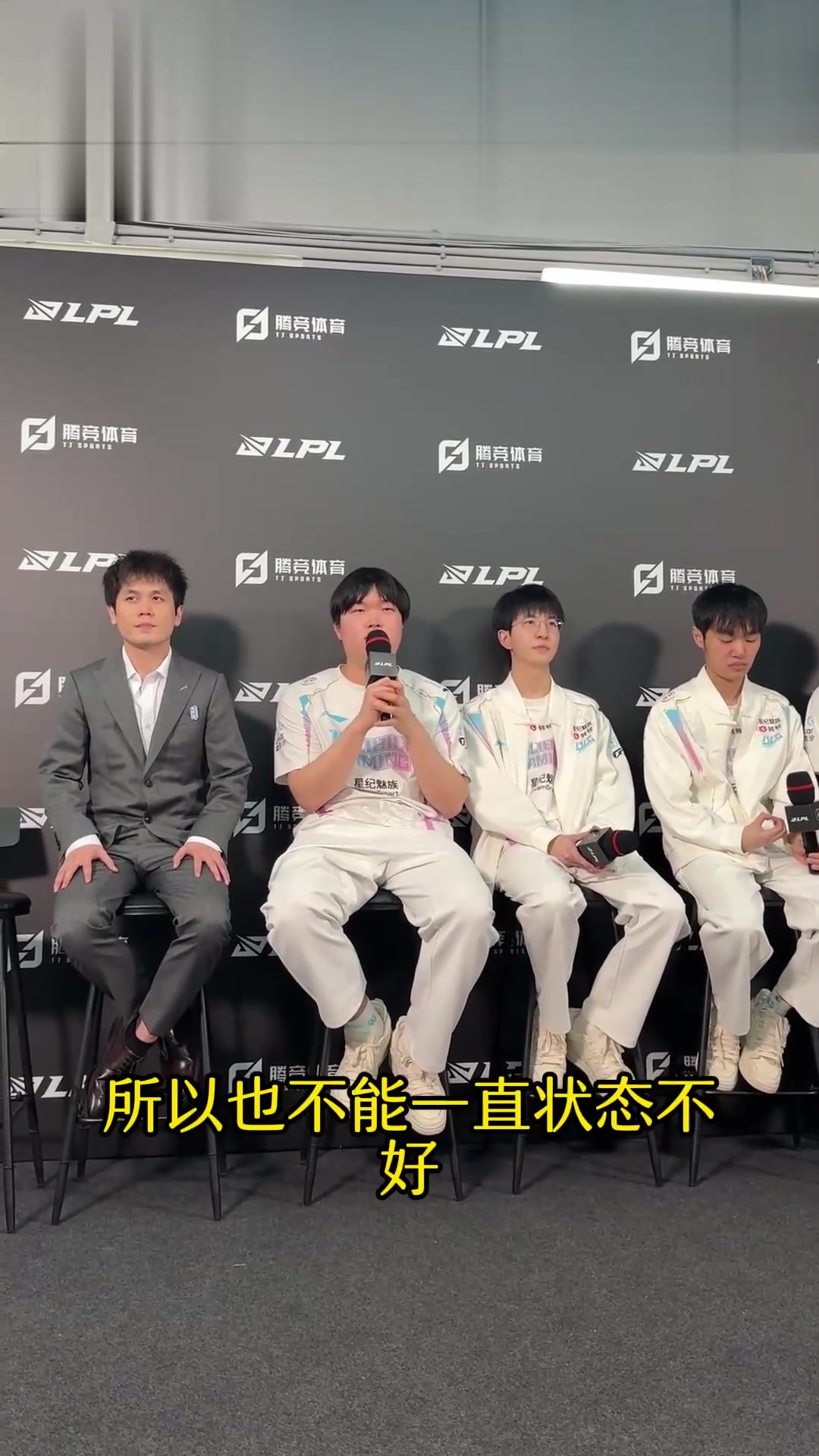 包含BLG轻取LGD，Viper拿下关键大龙激烈交锋入围赛，点燃全场激情的词条