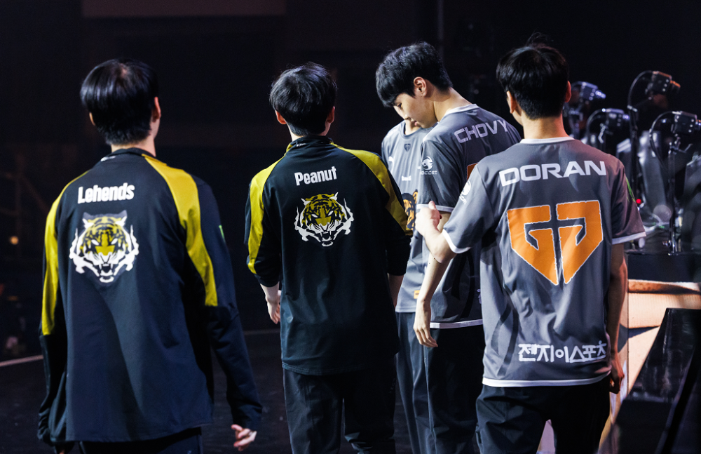 CLG力克DRX，Kanavi打出惊人五杀激烈交锋半决赛，留下经典瞬间