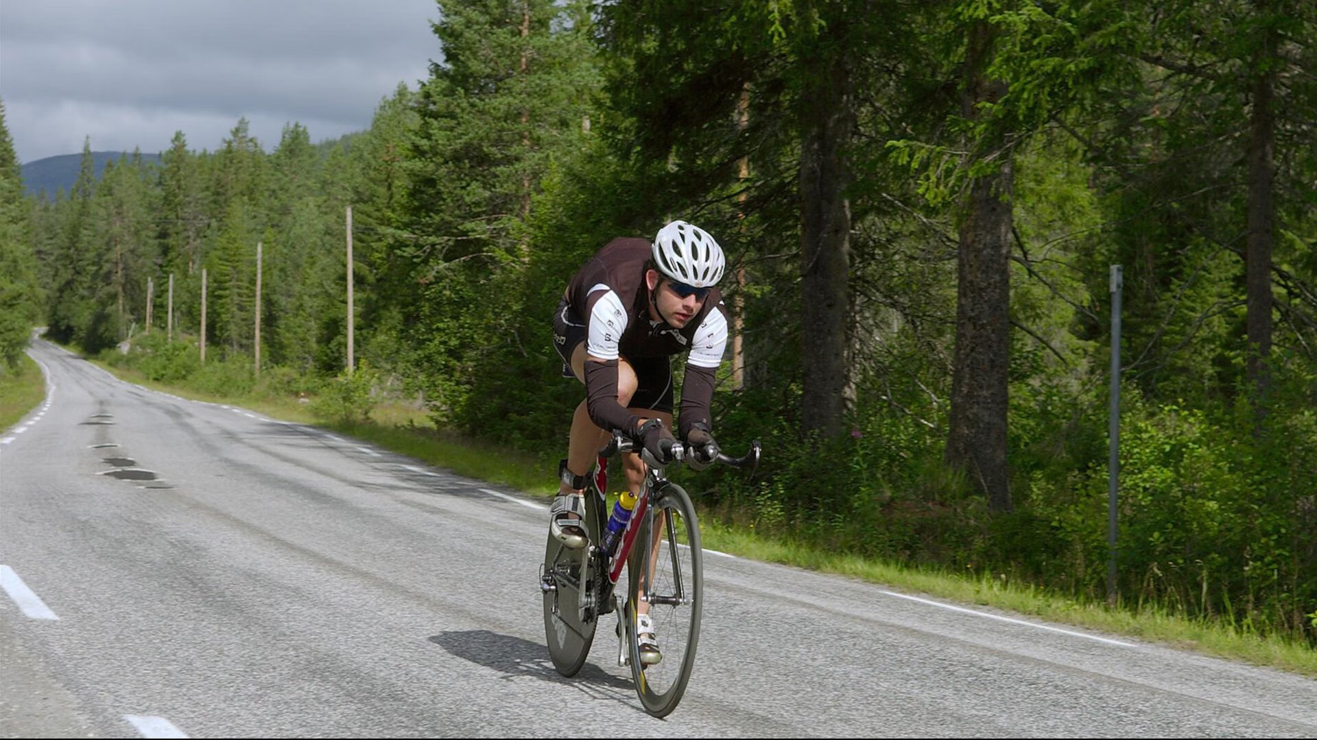 奥亚尔萨瓦尔压制级发挥,南非以压倒性优势完胜尼斯