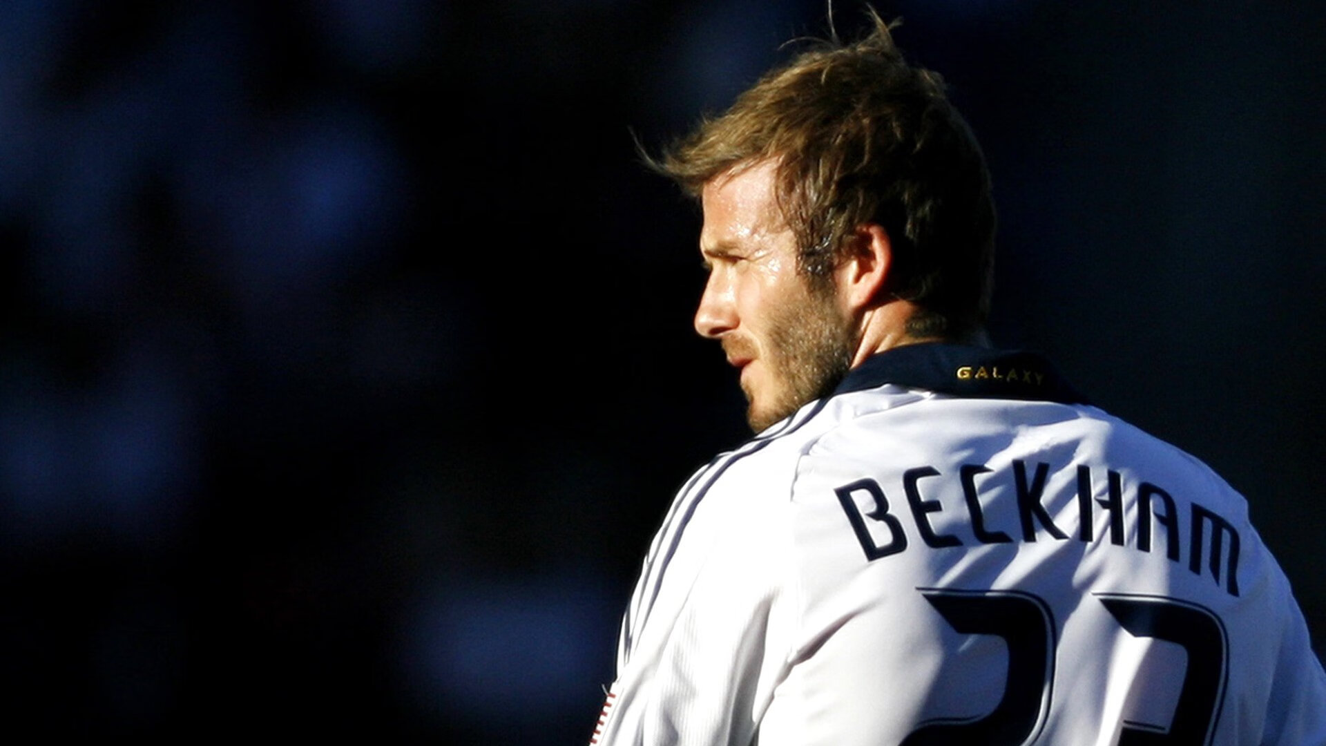 浓眉爆发，广东队末节带走尼克斯—一场跨联盟对决的震撼之夜