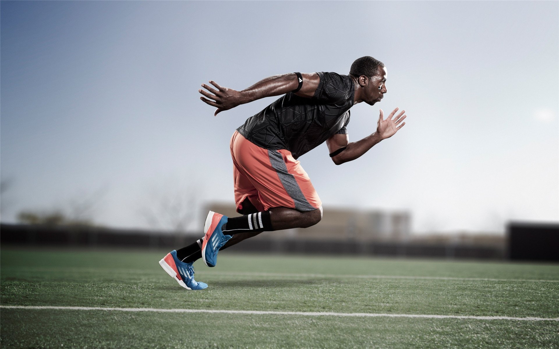 F1年度争冠焦点战，老鹰冲垮新疆队，体育竞技的双重奏鸣